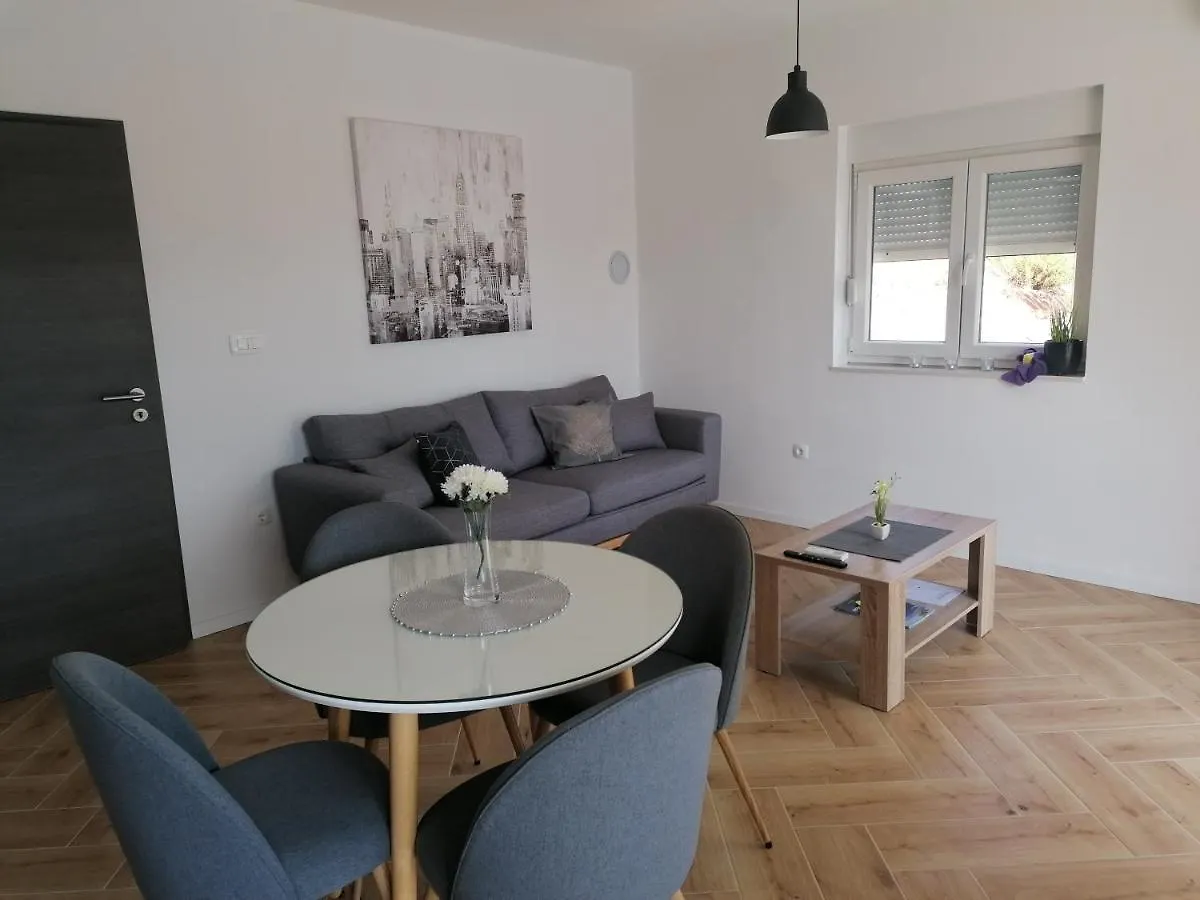 Apartman Bella 2 Sali 0*,