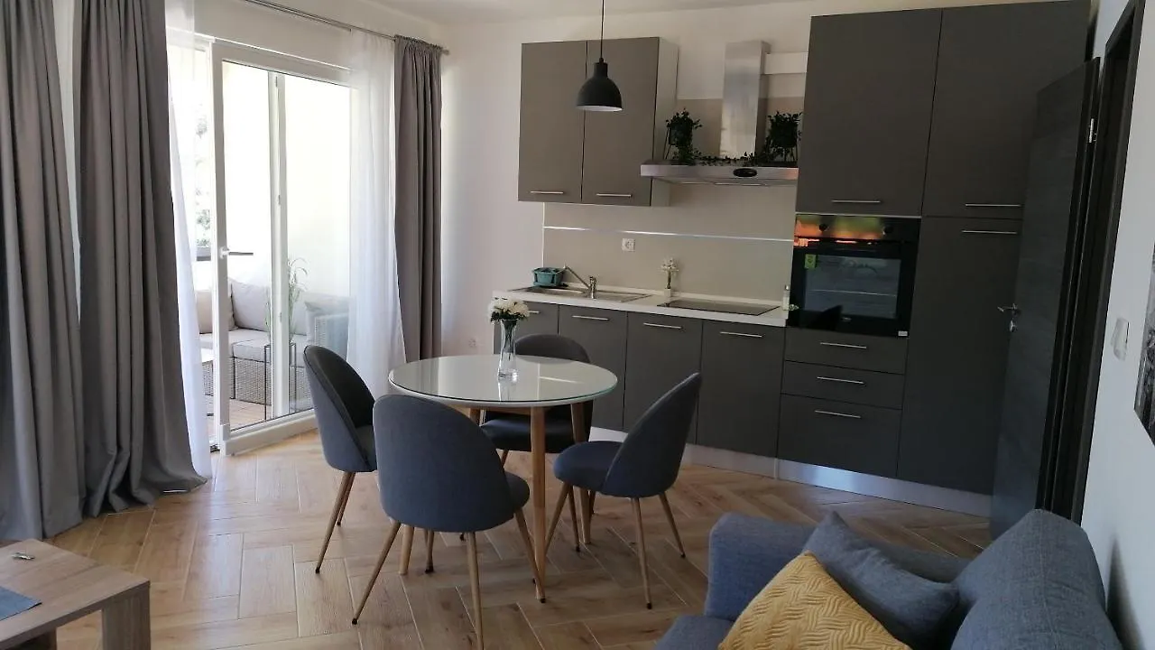 Apartman Bella 2 Sali 0*,